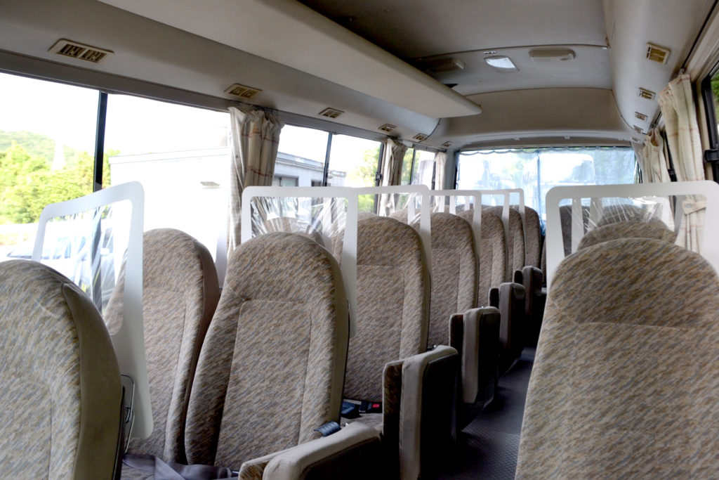 貸切バスのことなら西京観光へ　マイクロバスローザマイクロバスローザ